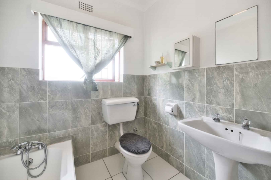 3 Bedroom Property for Sale in Voelklip Western Cape